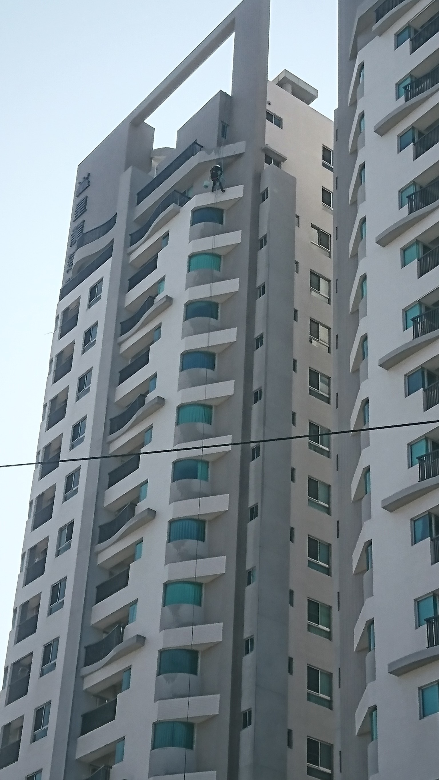 天朵綠園高空玻璃帷幕清洗6