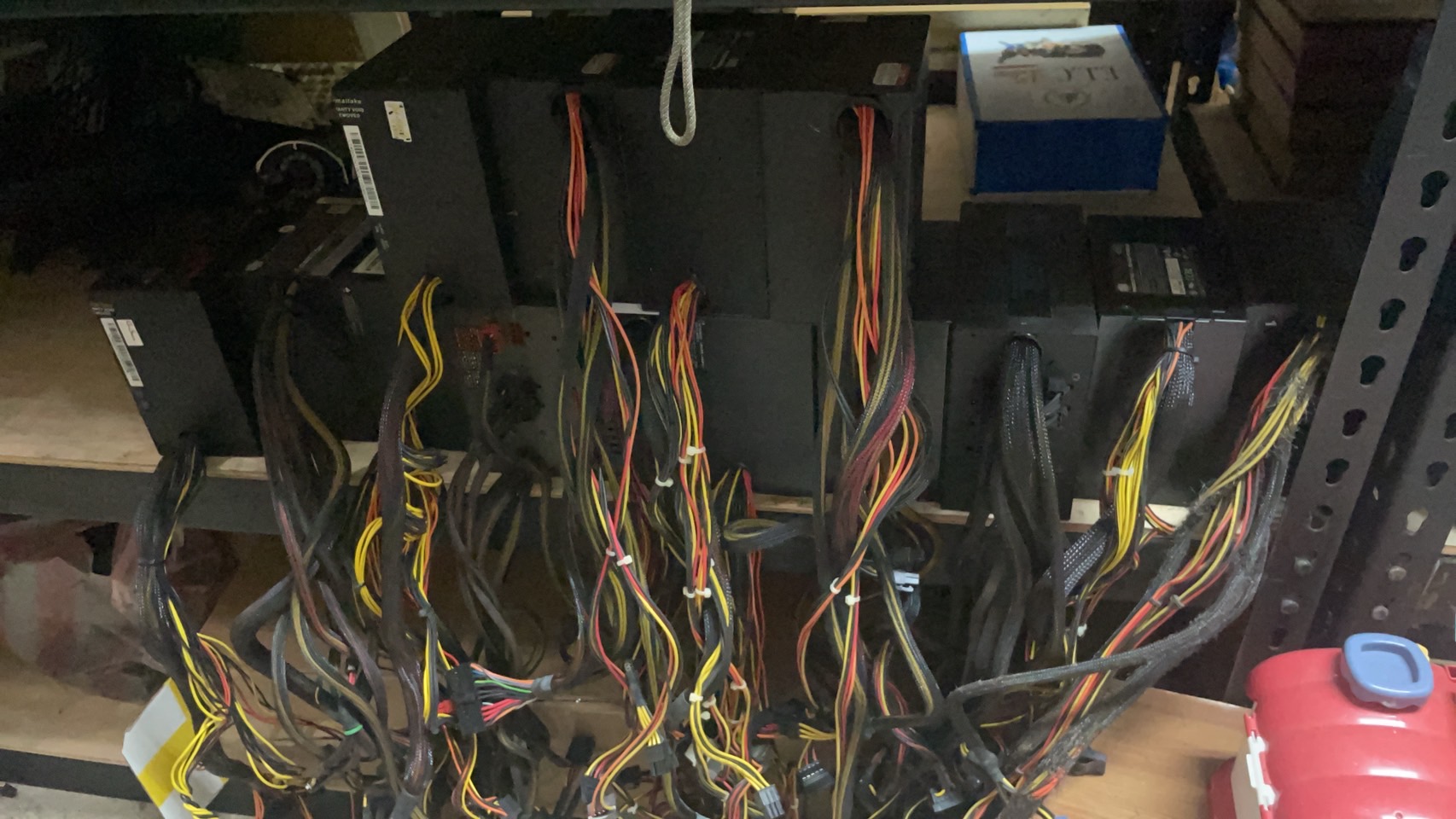 各式電源供應器