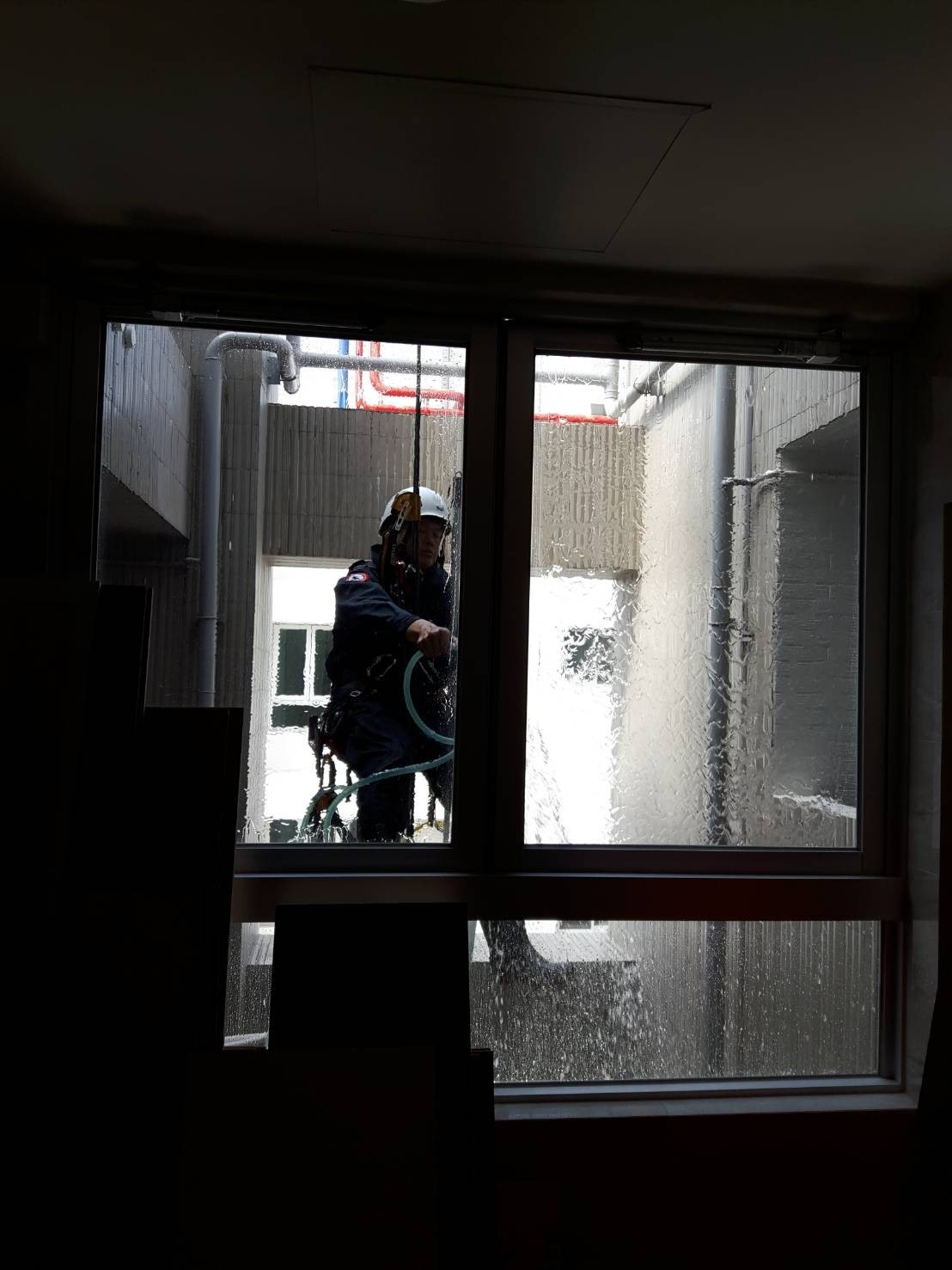 天朵綠園高空玻璃帷幕清洗7