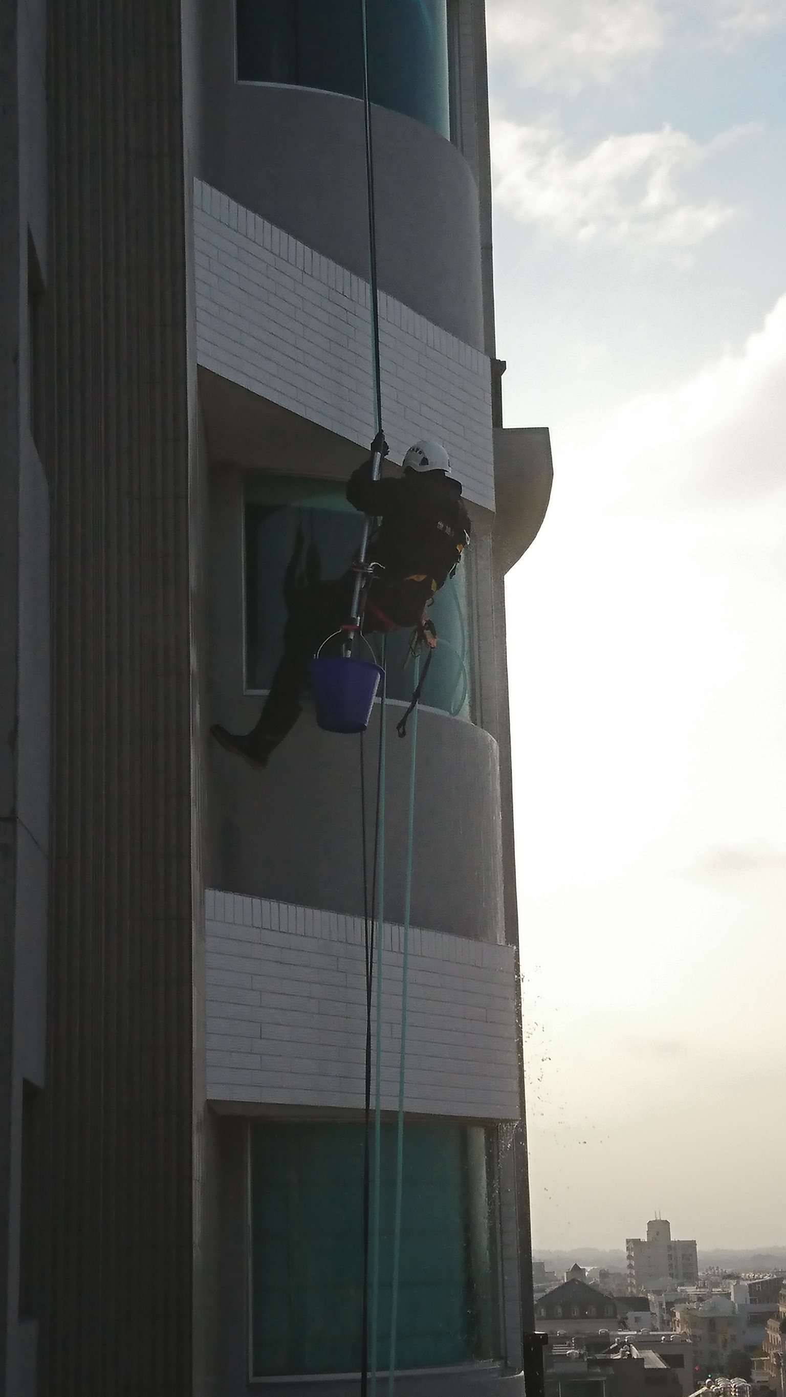 天朵綠園高空玻璃帷幕清洗3