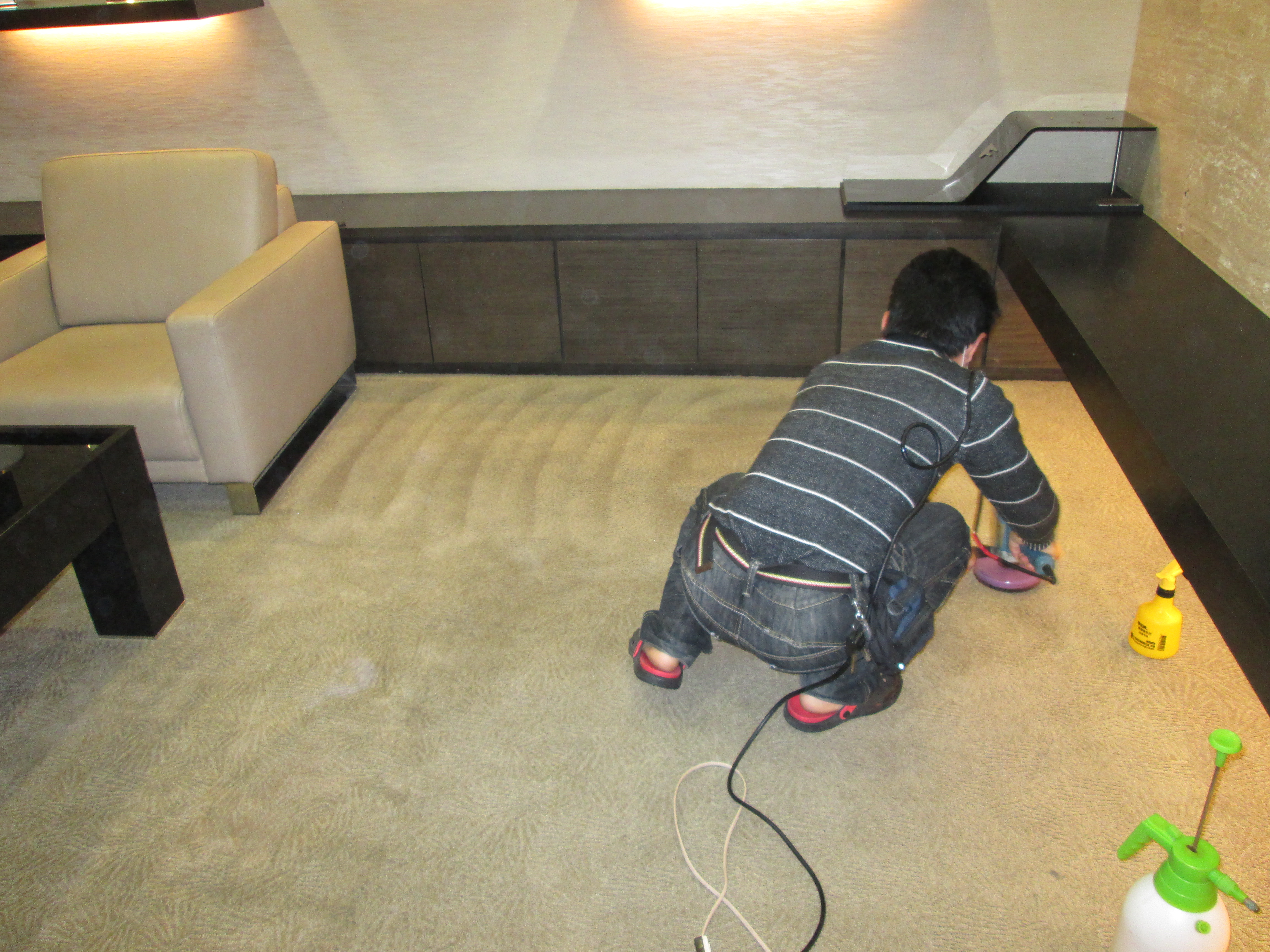 凌志汽車VIP室地毯清洗-1