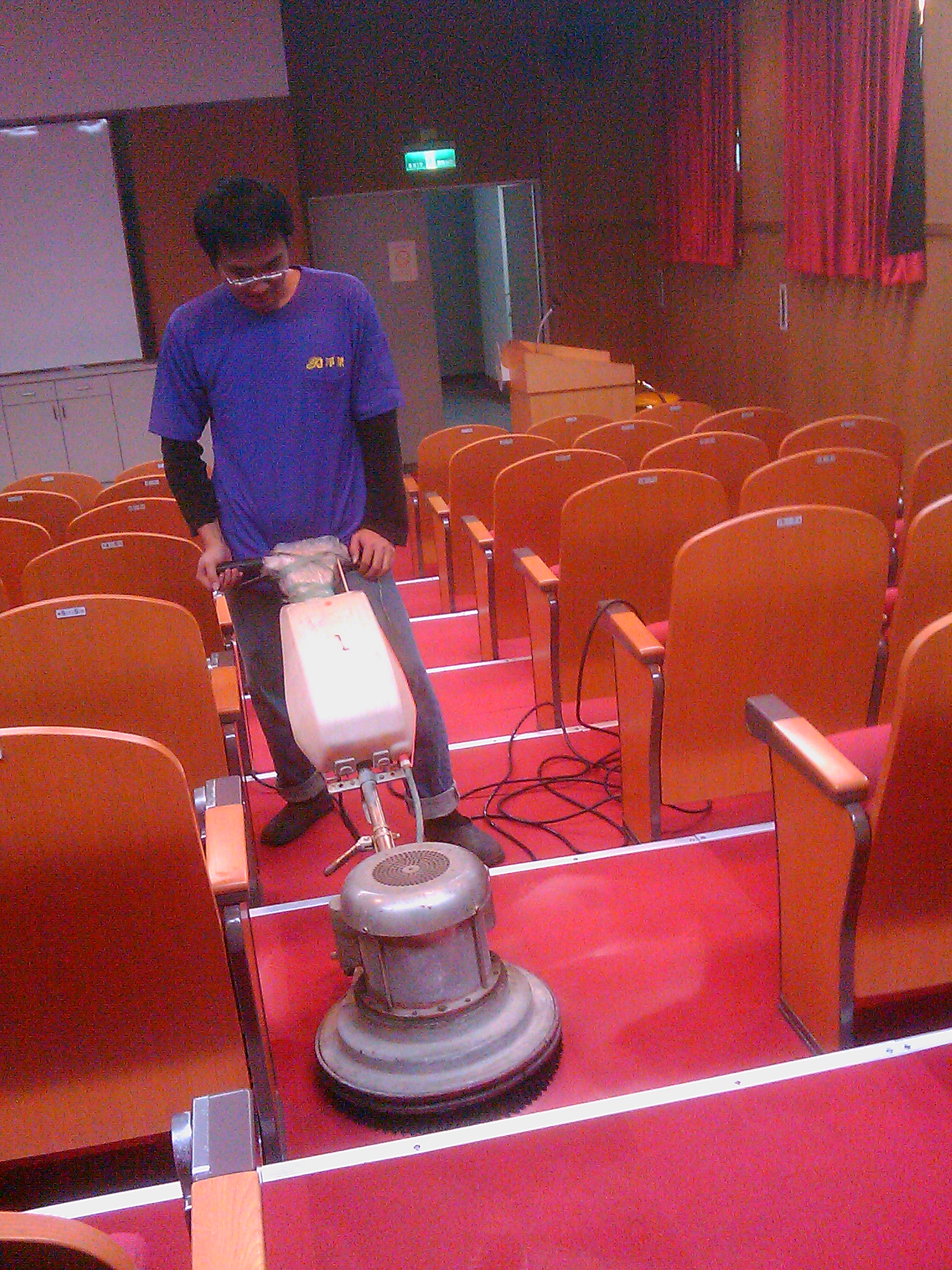 台南氣象局視聽教室地毯清洗