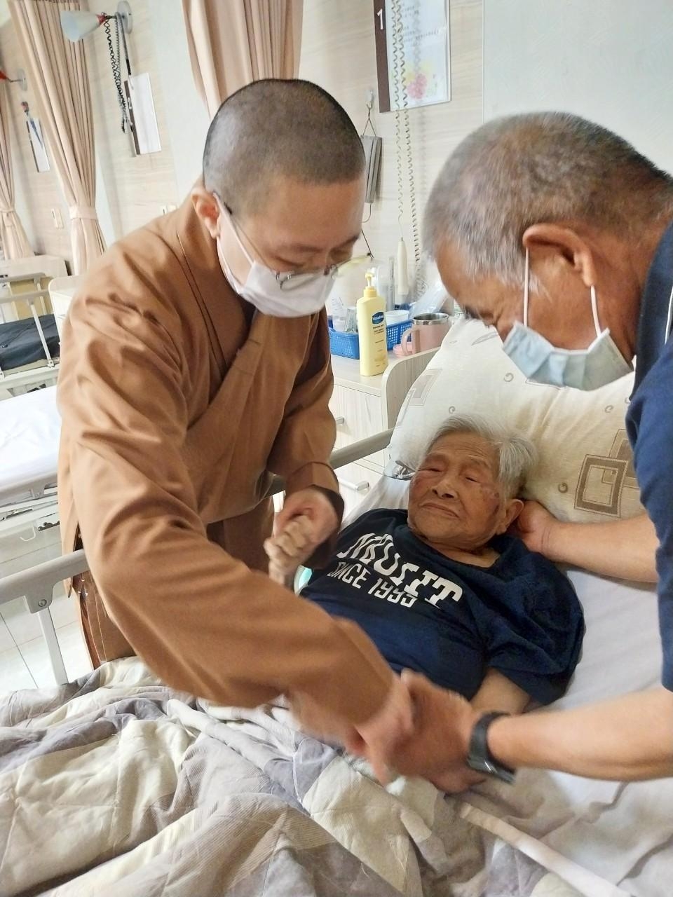 國際佛光會屏四分會-慶祝國定佛雲水浴佛活動