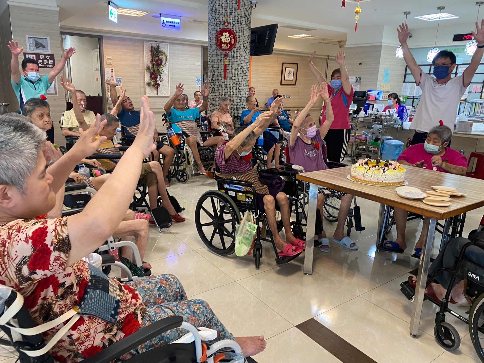 慶祝母親節暨預防呼吸道疾病_新冠XBB疫苗接種宣導