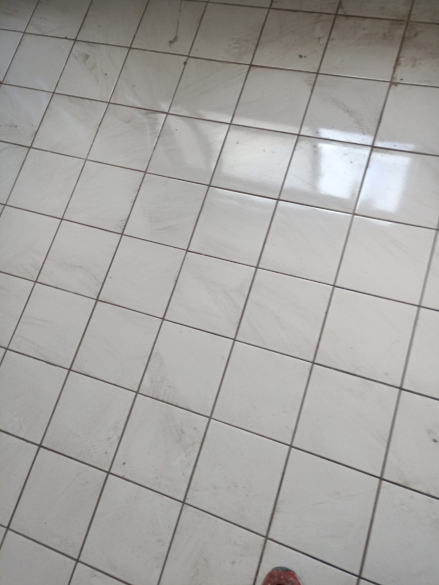 地板破損修補工程