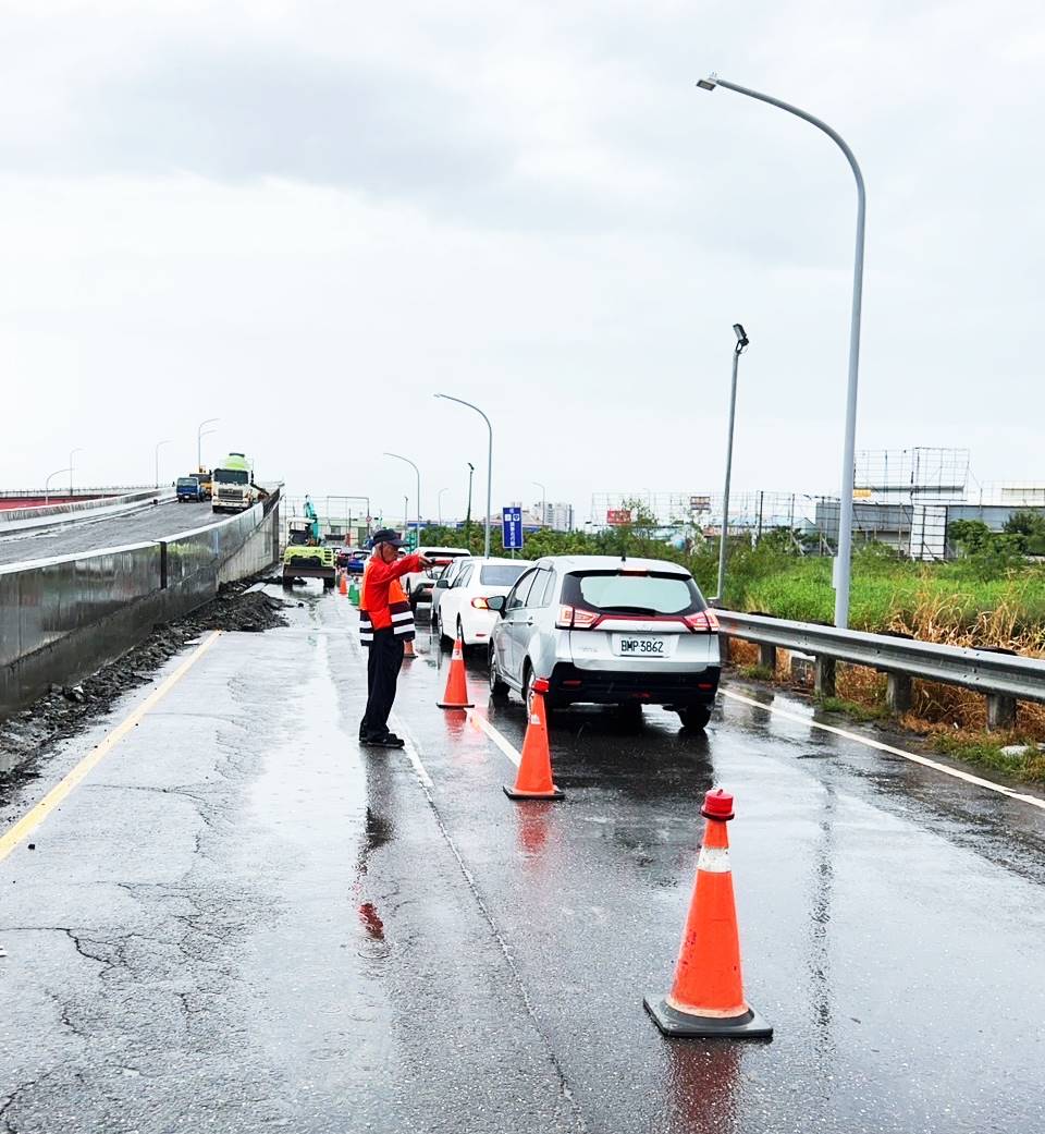 新市南科路橋管制1