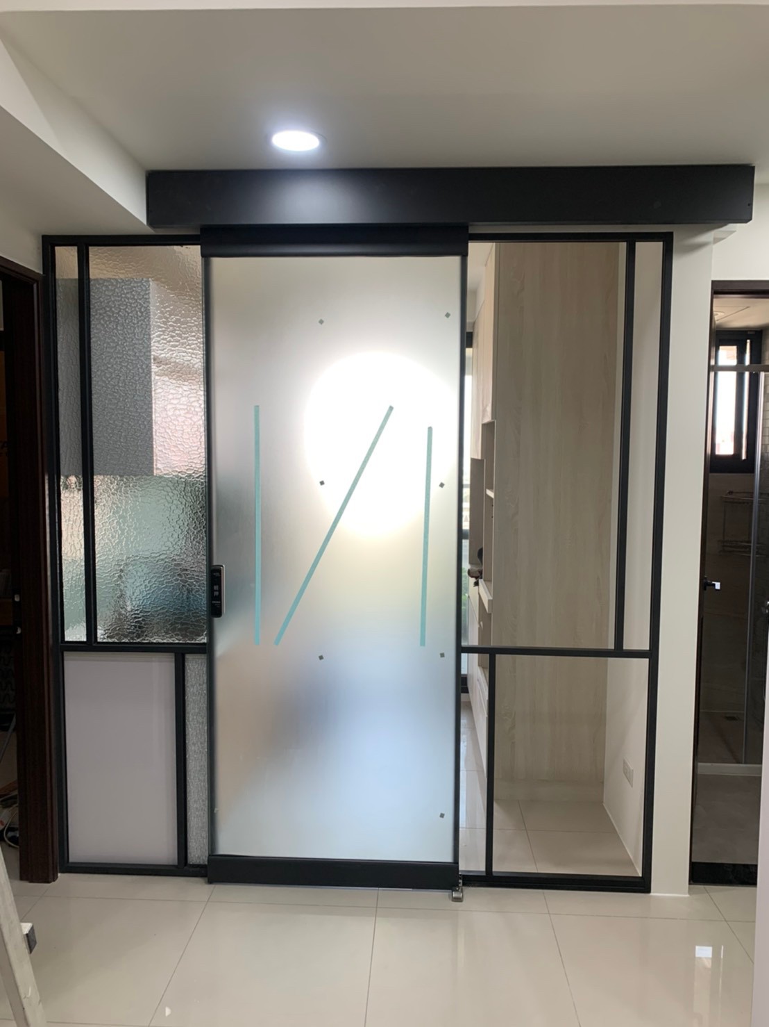 廚房隔柵加自動門