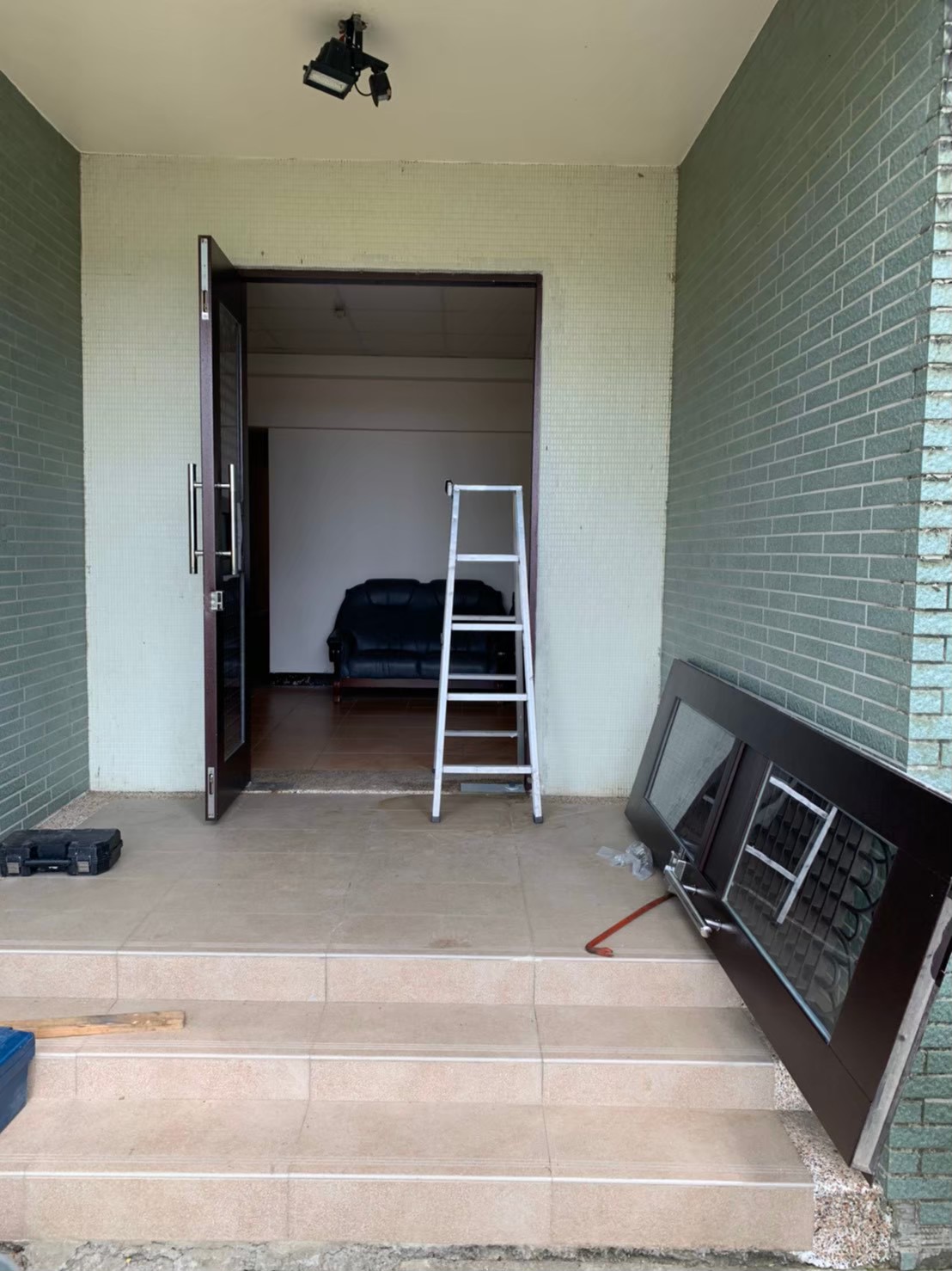 亞洲蔬菜研究中心-更換地鉸