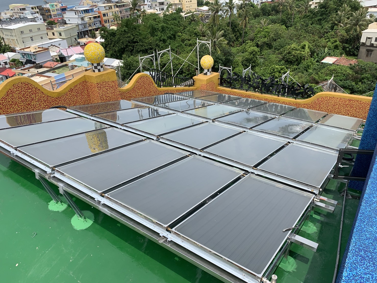 大型太陽能熱水器