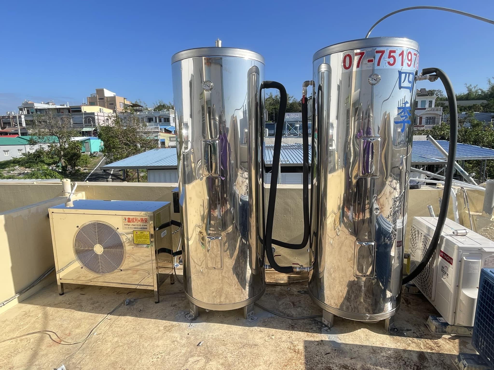 民宿業者，舊太陽能熱水器改直熱式熱泵主機(熱水容量1000公升)