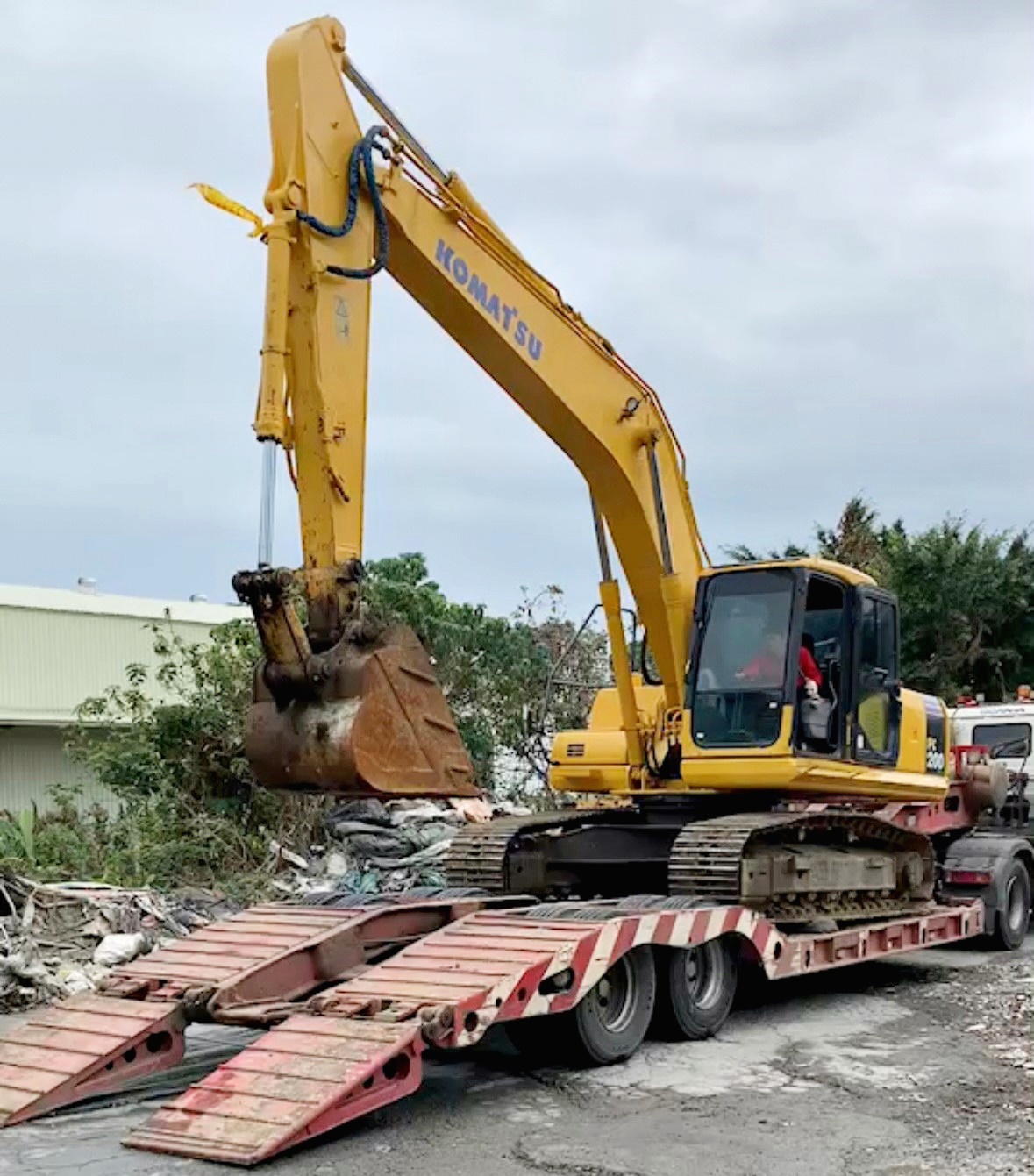 高雄挖掘機(怪手)200級