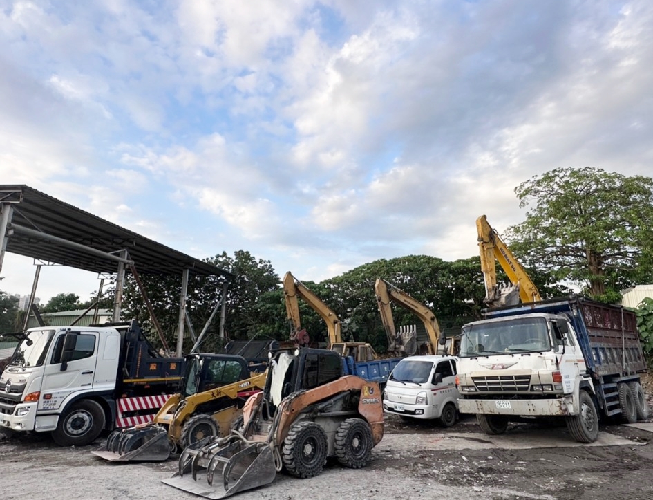 專業清運人員、車輛、重機具