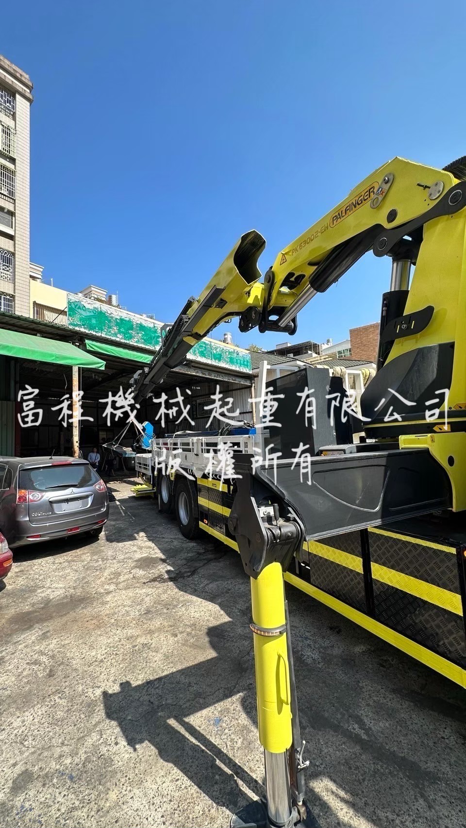 高雄曲臂式吊車特殊地形作業