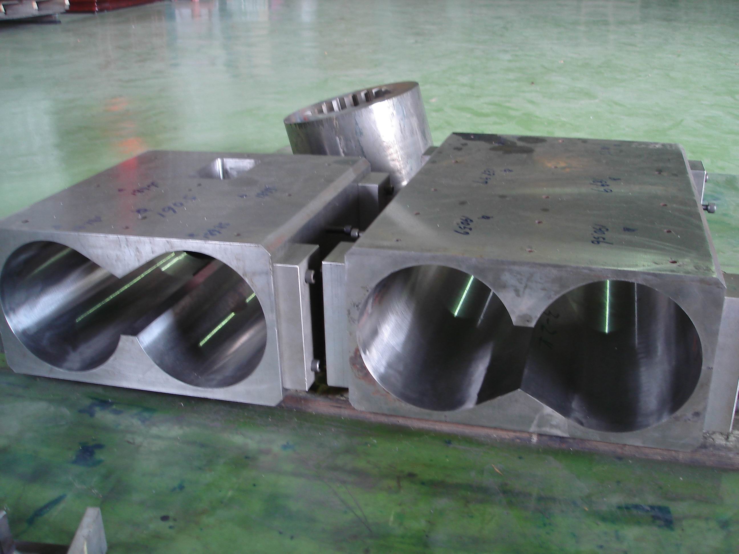 塑膠押出機螺桿節及套筒