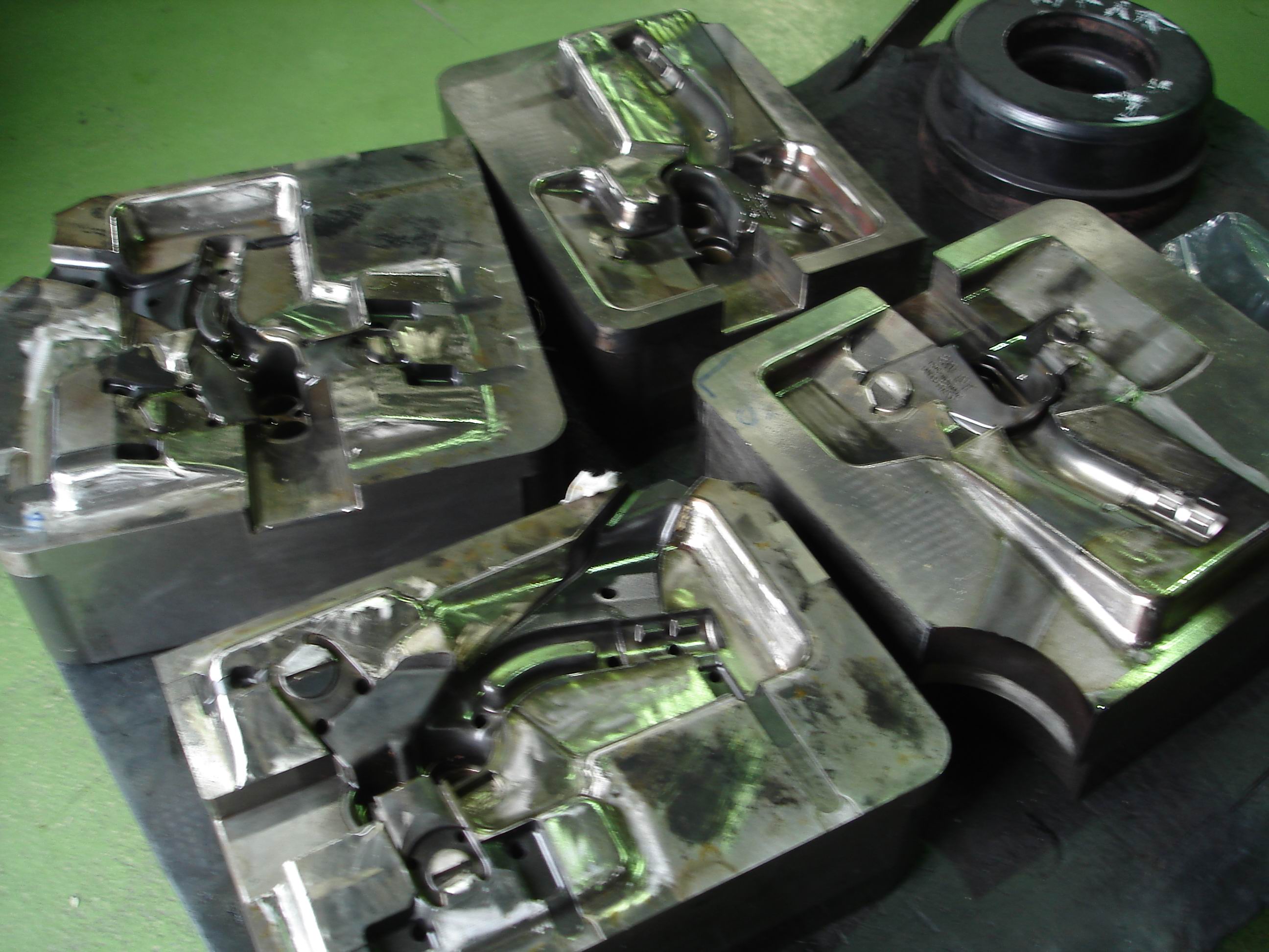 射出塑膠模具內仁