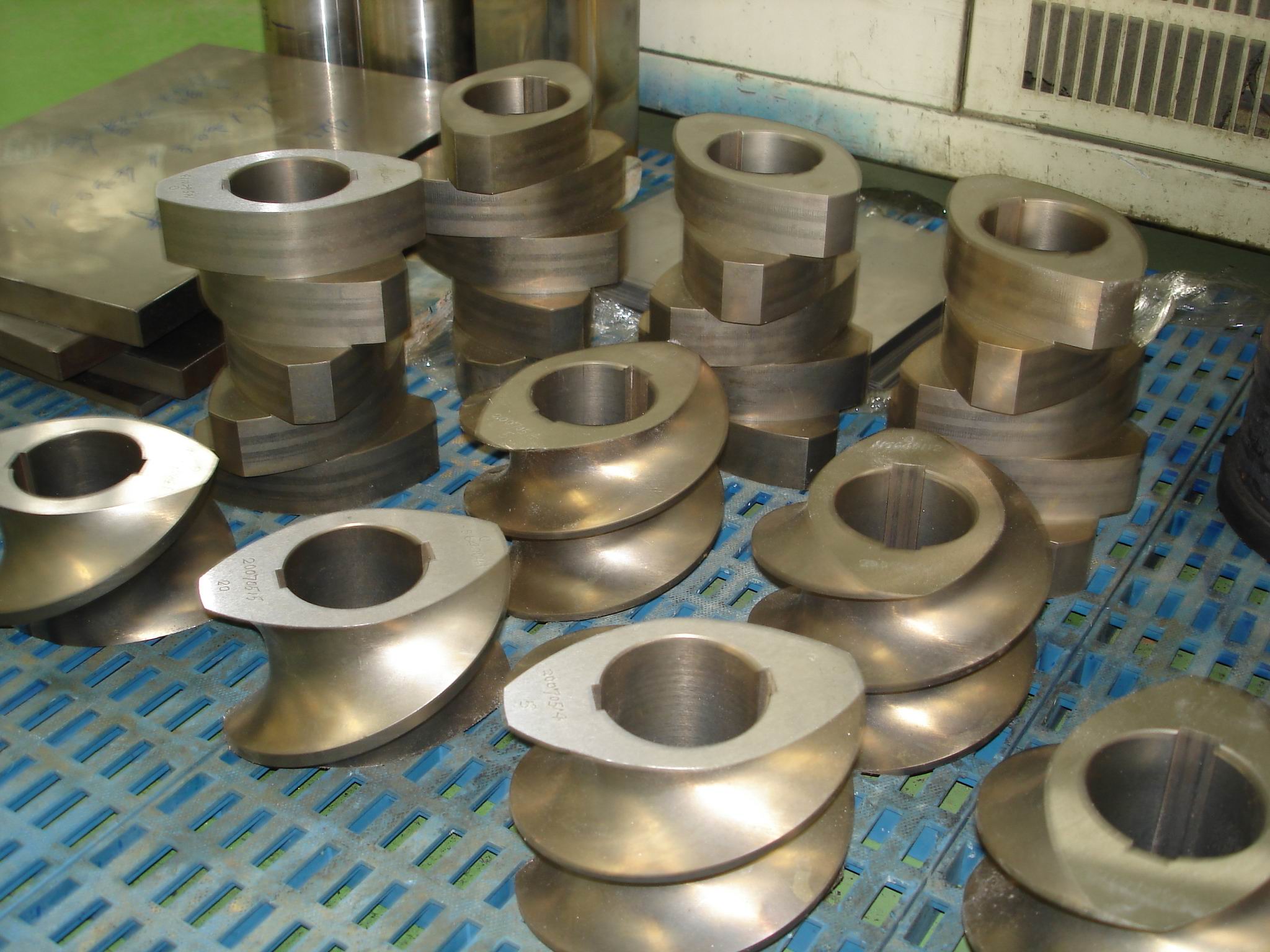 塑膠押出機螺桿節及套筒