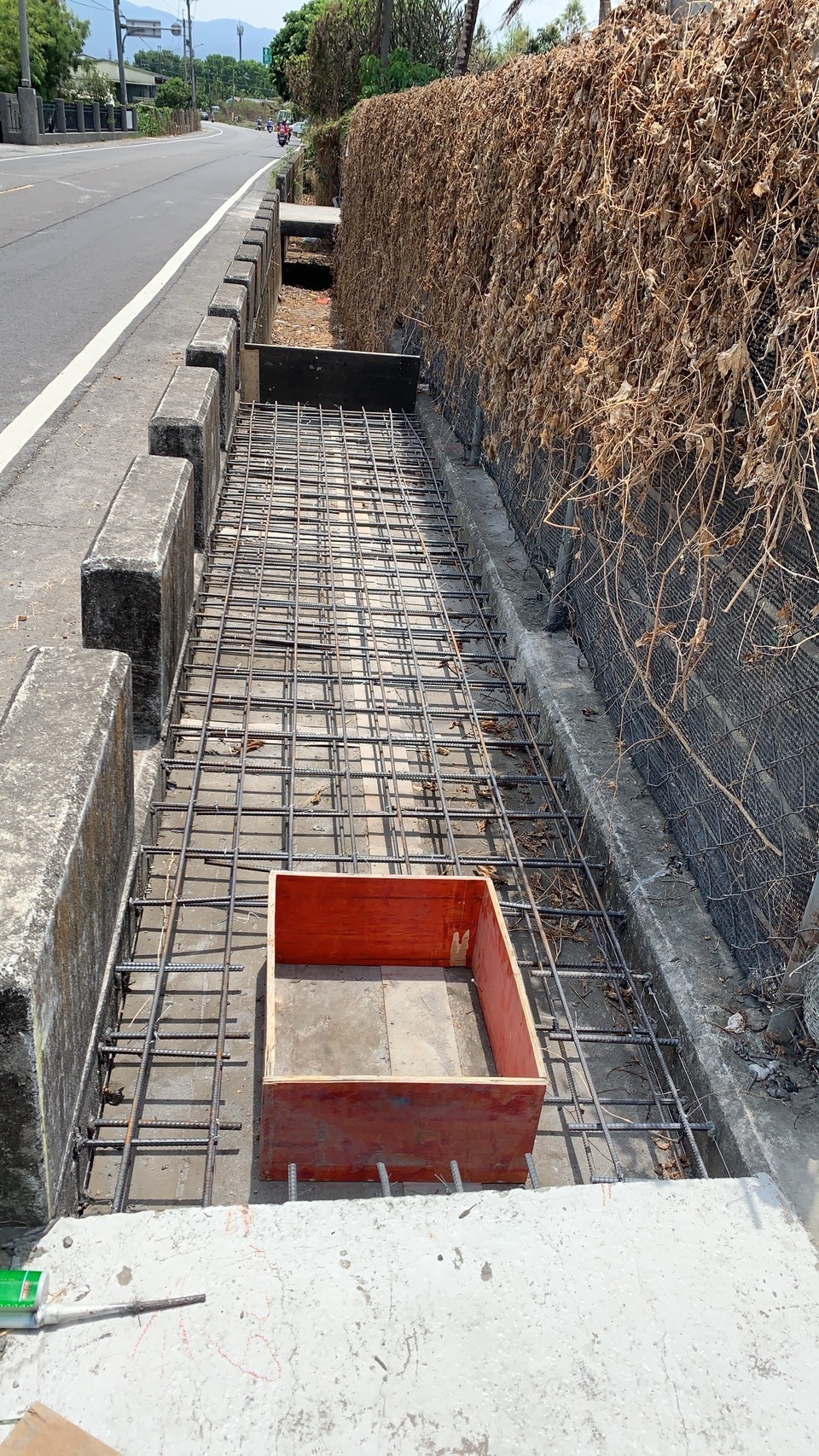 都計農地土木工程綁鐵板模完工