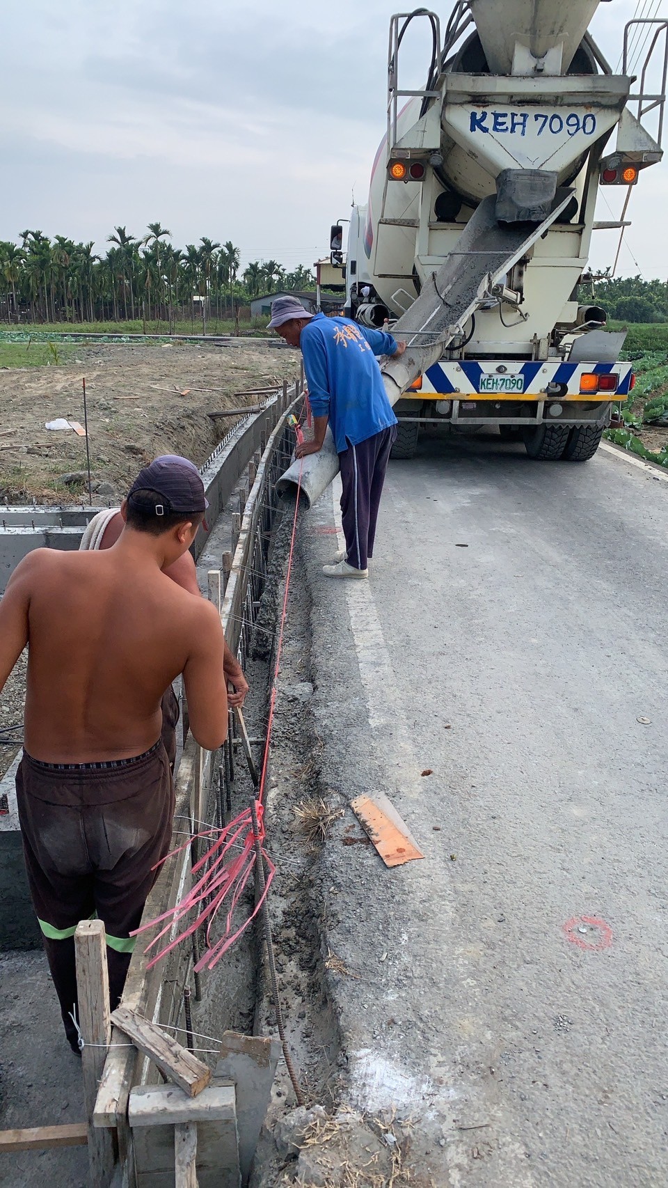 都計農地土木工程灌漿中