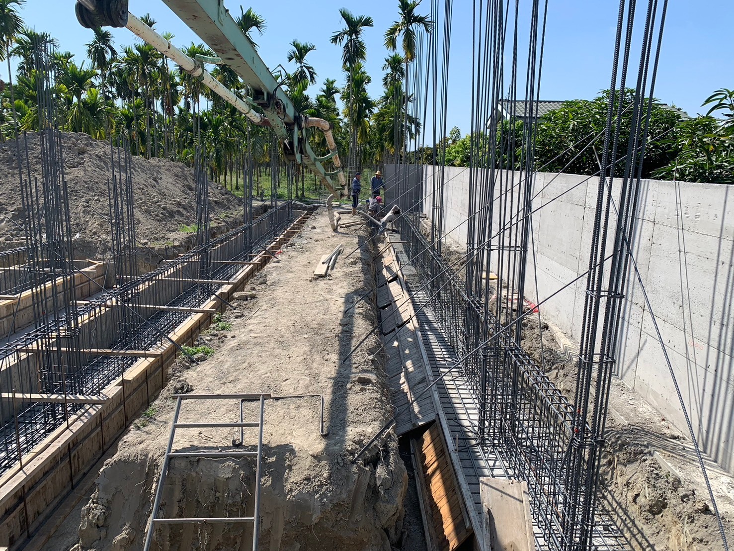 板模、灌漿施工中