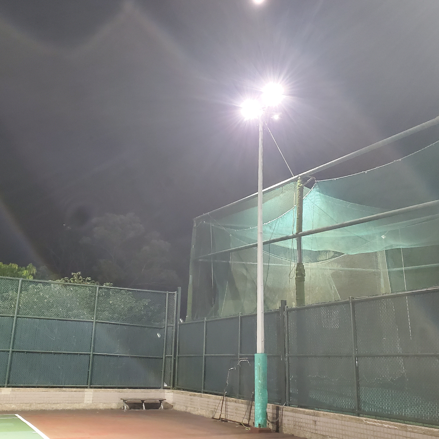 世紀山莊籃球場網球場