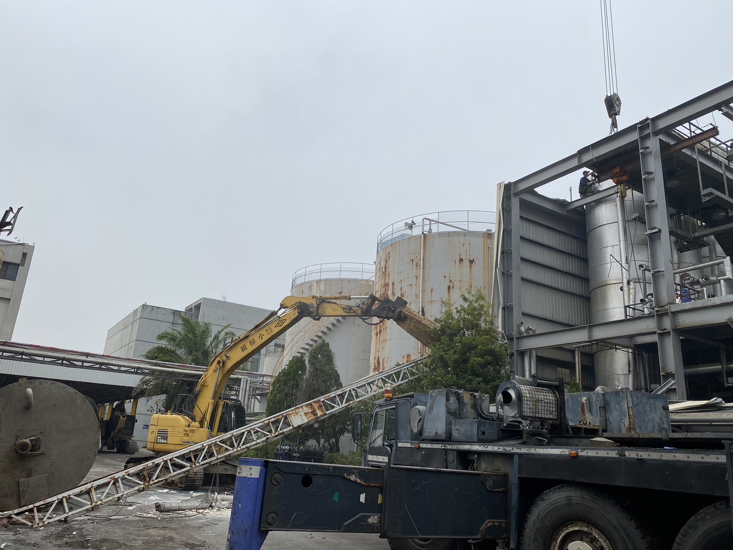 高雄化工廠拆除