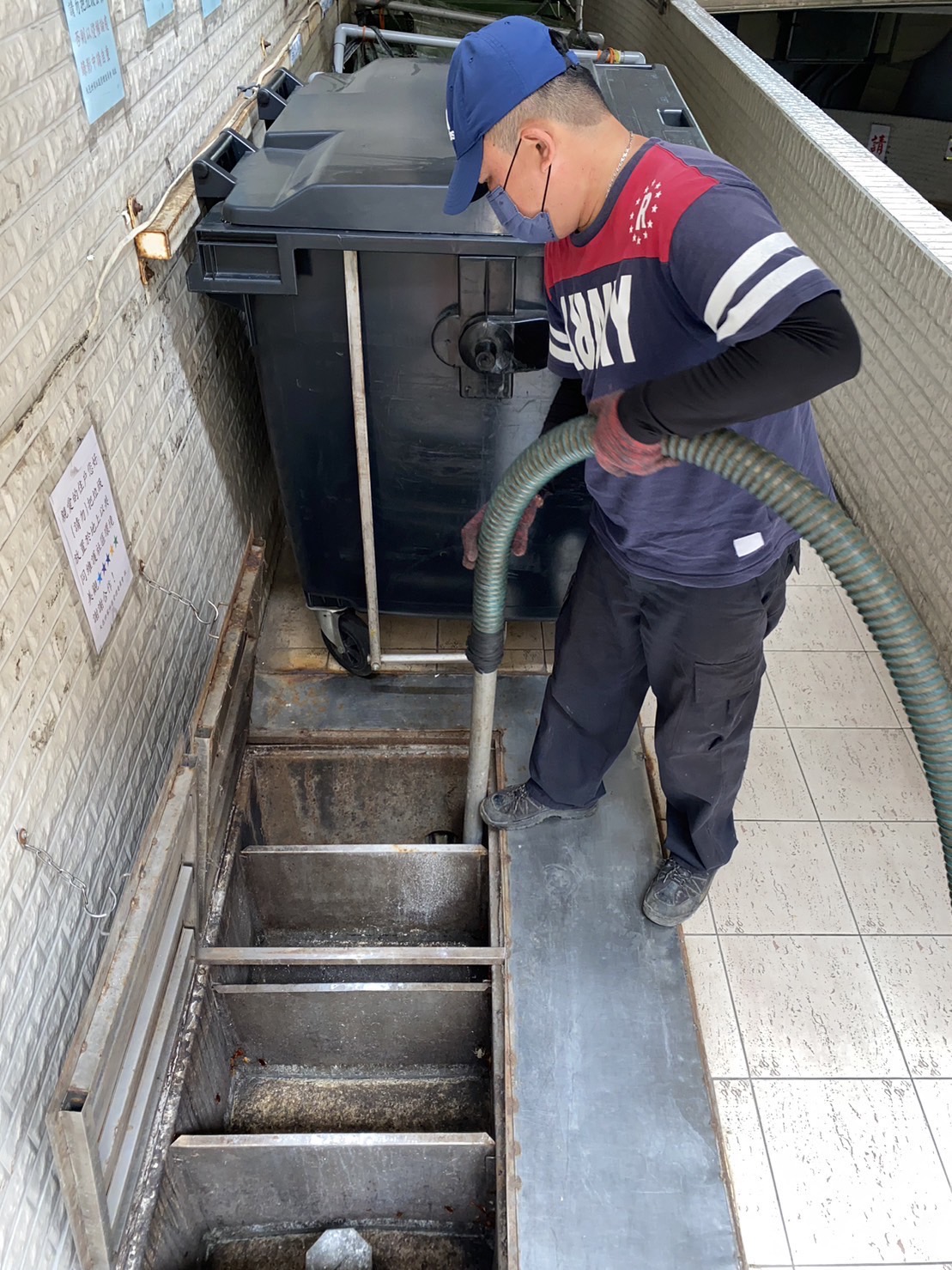 高雄截油槽清理