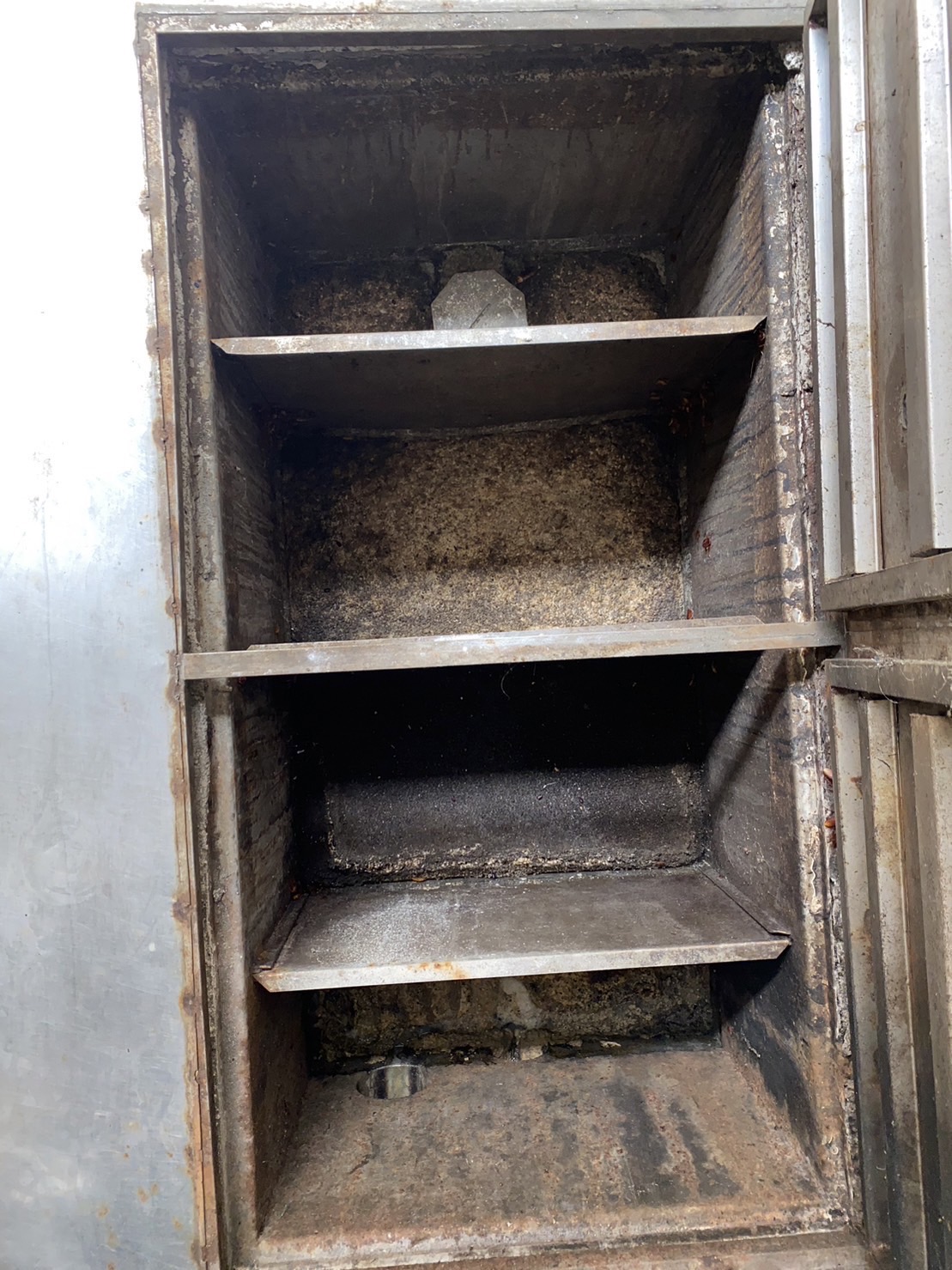 高雄截油槽清理