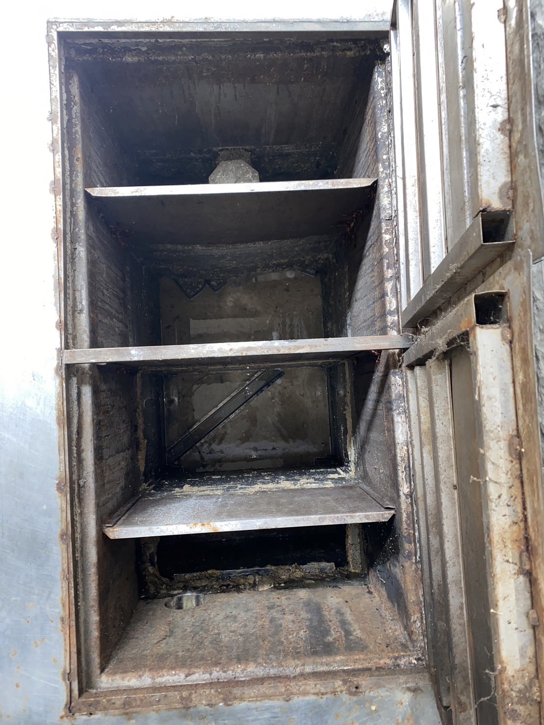 高雄截油槽清理