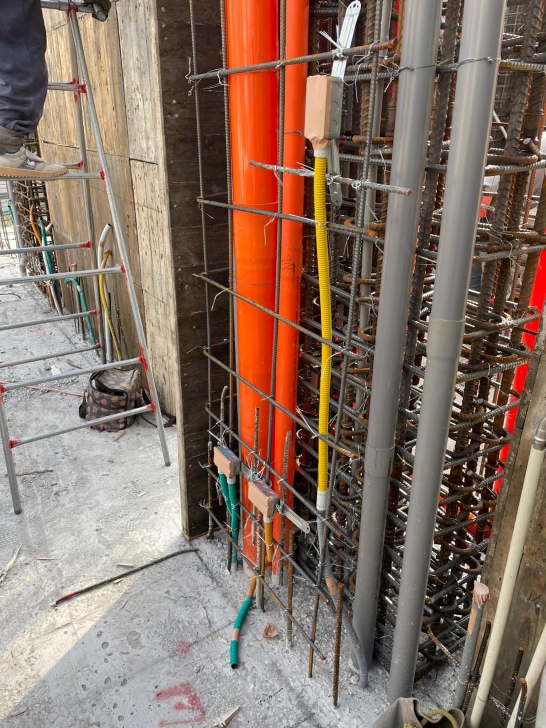 結構場-柱牆配置