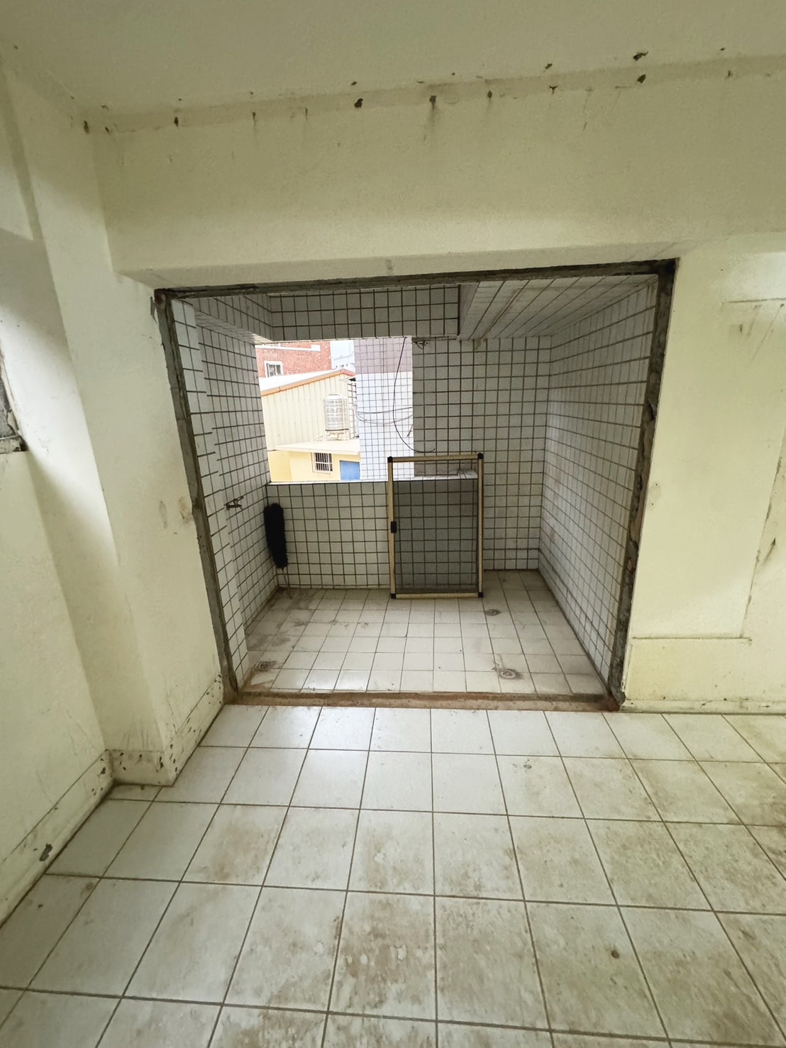 落地窗窗框拆除