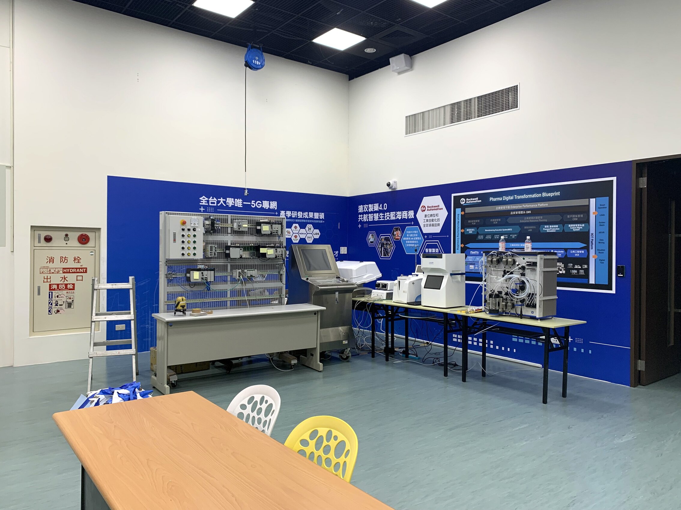 逢甲大學5G實驗室壁面佈置-展場設計規劃-億納印刷