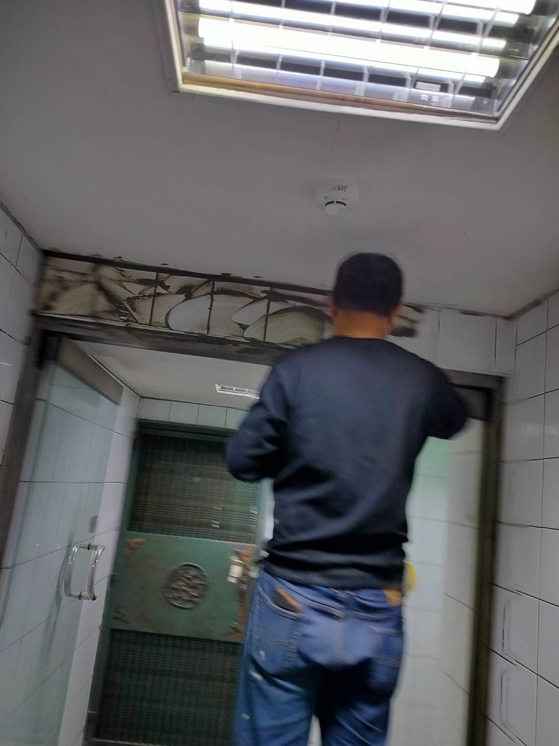 老宅翻修拉皮-填補磁磚縫隙1