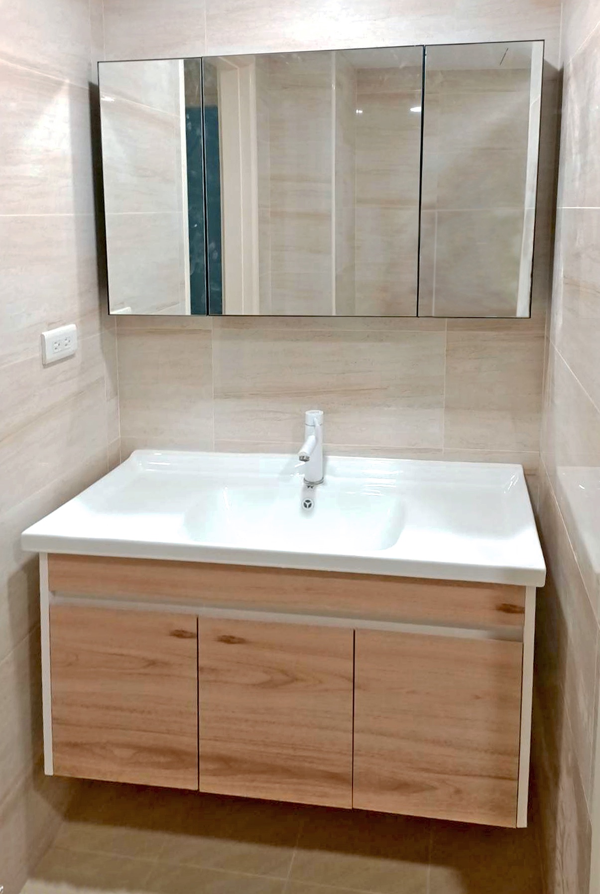 東京衛浴-浴室鏡櫃組