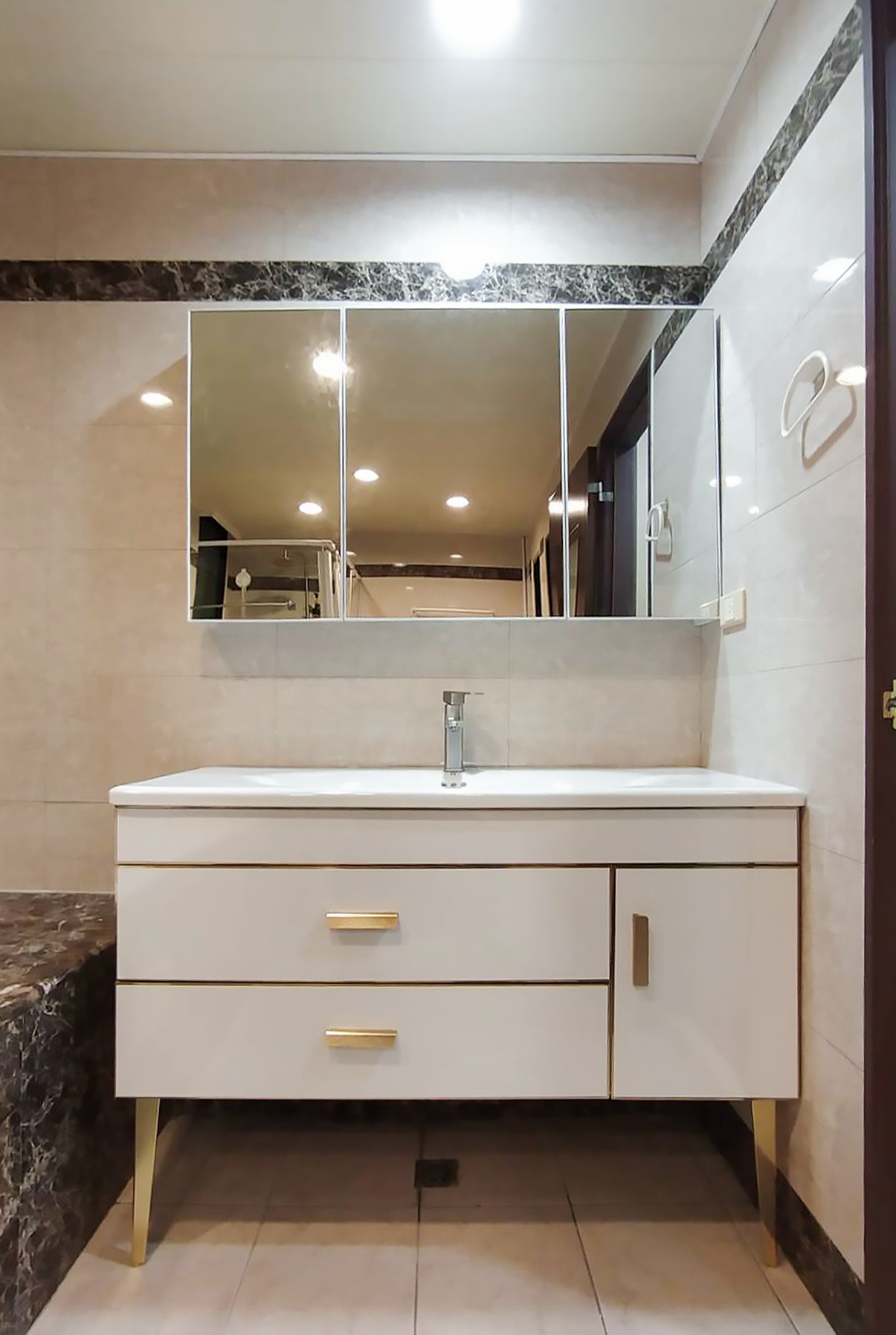 東京衛浴-浴室鏡櫃組