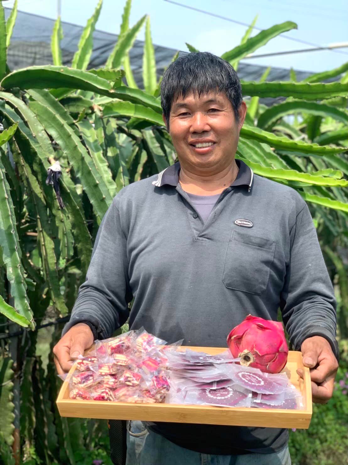 農場主人游先生及紅龍果系列產品