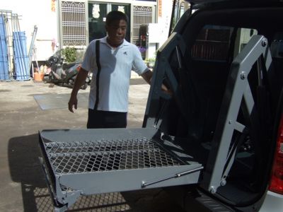 弘峻車體廠-undefined