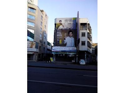 威展科技器材行-undefined