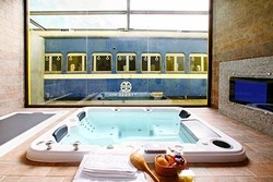 第八月台汽車旅館有限公司-undefined